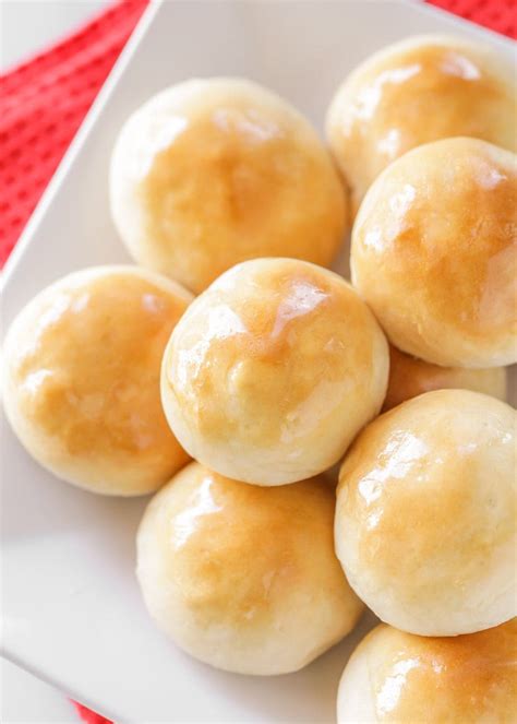 Quick & Easy Yeast Rolls {Just 4 Ingredients!} | Lil' Luna