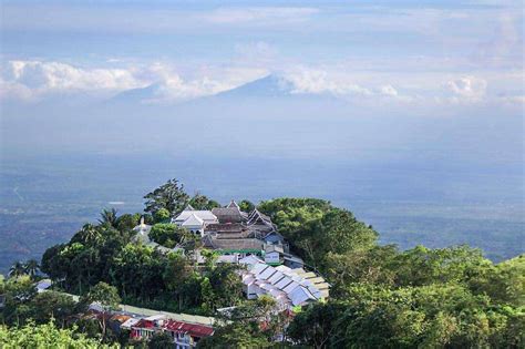 Makam Sunan Muria di Kudus | Atourin