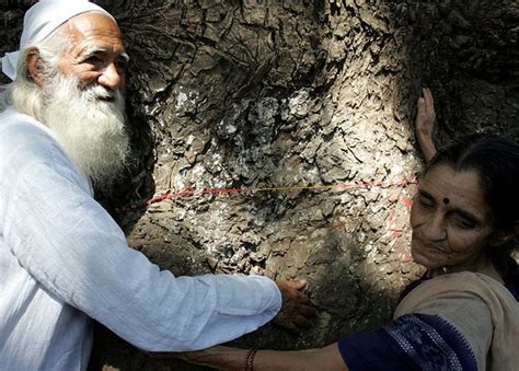 Sunderlal Bahuguna: The man who taught India to hug trees - BBC News