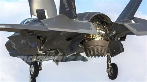 F-35B Lightning II Fighter Jet Take Off and Vertical Landing in Japan ...