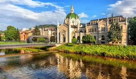 Sarajevo, a vibrante capital da Bósnia fica num cenário deslumbrante