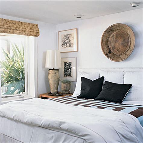 Decorating Bedrooms With White Walls