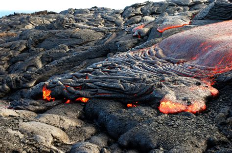 Lava meets the sea, puts on fire-spitting show in Hawaii | The ...