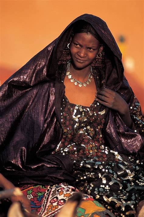 Targui - Tuareg woman dressed in festival. | Tuareg woman, Traditional ...