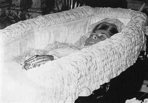 Photos of Famous Dead Bodies | Celebrity Open Casket Funerals