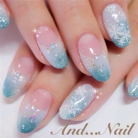 35 Snowflake Nail Art Ideas - nenuno creative