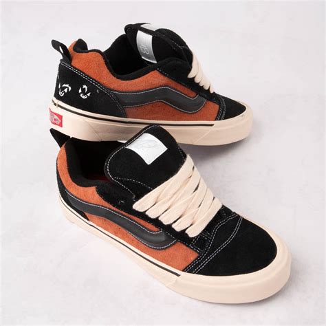 Disney x Vans Knu Skool Skate Shoe - Scar Black / Brown | Journeys