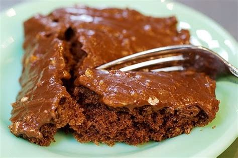 Right On Recipes: Pioneer Woman Chocolate Sheet Cake