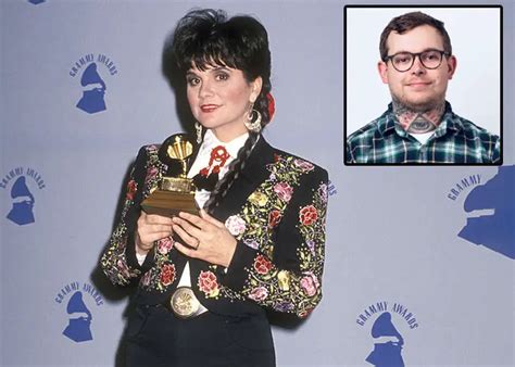 A Glimpse at Linda Ronstadt’s Adopted Children| Who Are Her Two Kids?