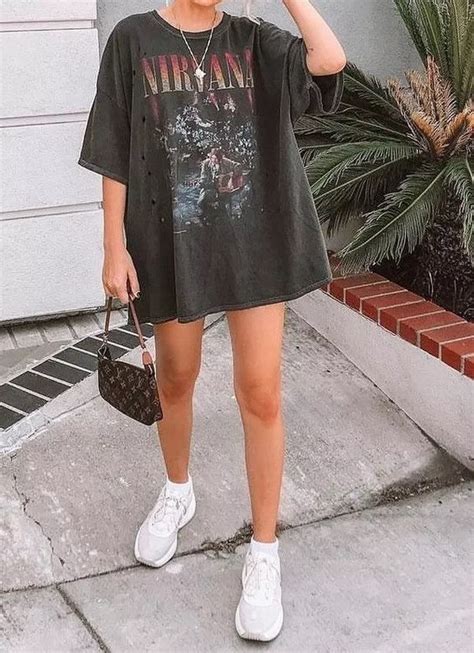 Aesthetic Oversized T Shirt Outfits - kereen-blogreactions