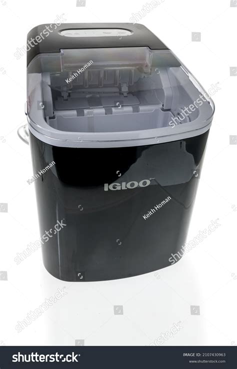 4 Igloo ice maker Images, Stock Photos & Vectors | Shutterstock