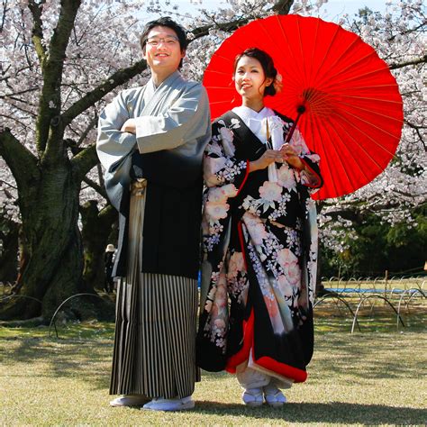 japanese-couple-in-traditional-dress image - Free stock photo - Public ...