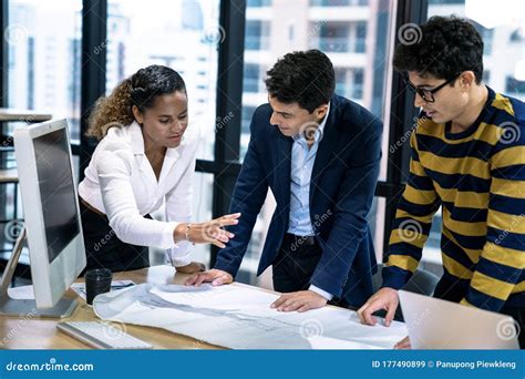 Business People Work in Teams while Working in the Office Stock Image ...