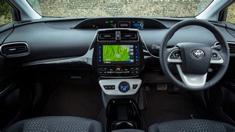 Toyota Prius Plug-In interior, dashboard & comfort | DrivingElectric