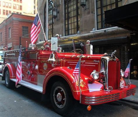 Fire Engines Photos - FDNY Eng 343