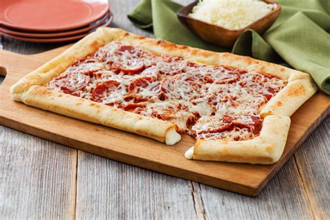 Stuffed Crust Pizza Recipe | Sargento® Shredded 6 Cheese Italian