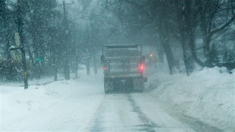 ¿Cómo conducir un camión con nieve?