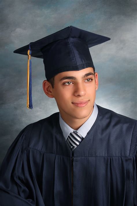 Pin by Ruth Olson Photo on Senior Portraits | Cap and gown pictures ...