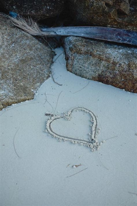 Heart on the sand · Free Stock Photo