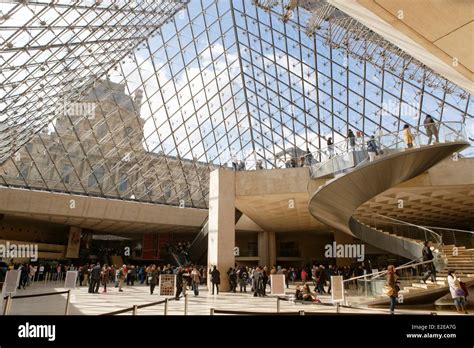 France, Paris, Musee du Louvre entrance (Louvre museum), glass pyramid ...