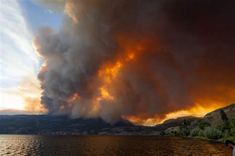 Canadian City of Kelowna Declares Fire Emergency - Bloomberg