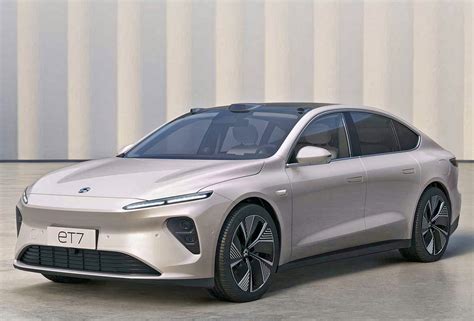 NIO ET7 Electric Sedan with 621-Mile Range Unveiled, Set to Take on ...