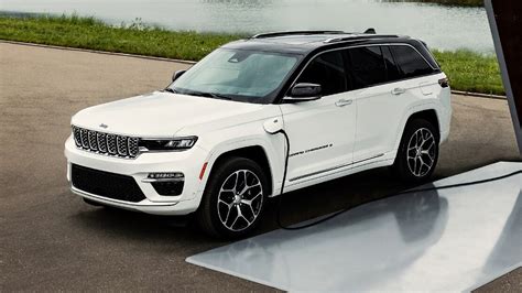 2022 Jeep Cherokee 4xe Debuts: Full Details Coming In August