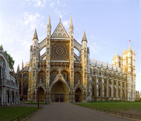 Soaring Spires: 12 Exceptional Examples of Gothic Architecture