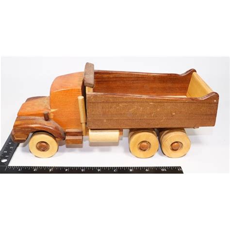 WOODEN TOY DUMP TRUCK