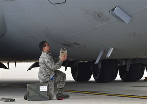 Flares keep birds in the sky > U.S. Air Force > Article Display