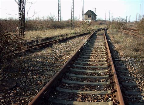 Old Abandoned Railroad Tracks - HooDoo Wallpaper