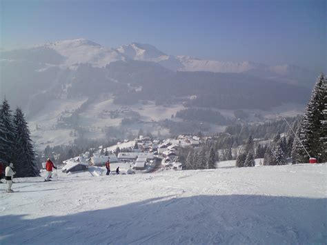 Morzine Snow Forecast (mid mountain) | Snow-Forecast.com