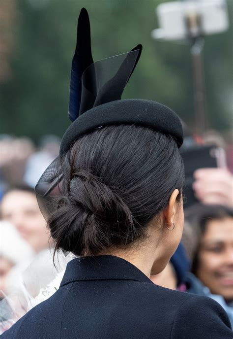 Pregnant MEGHAN MARKLE at Christmas Day Church Service in King’s Lynn ...