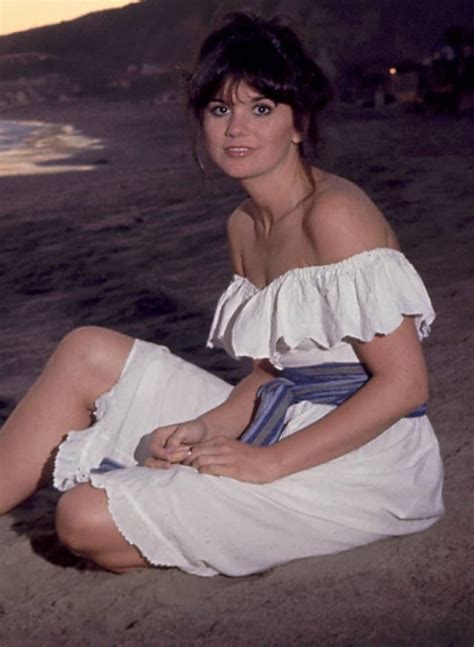 Linda Ronstadt Biography, Age, Wiki, Height, Weight, Boyfriend, Family ...