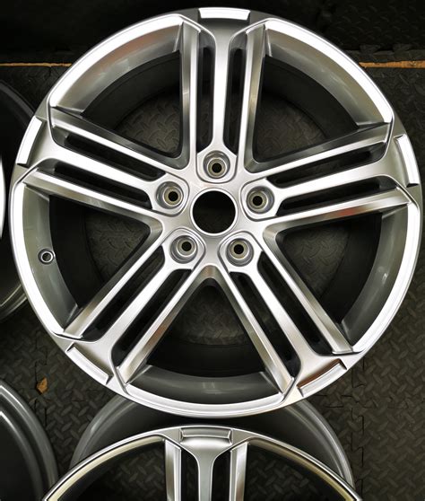 VW Touareg R line - Mallory 7P6601025AH | OEM Alloy Wheels