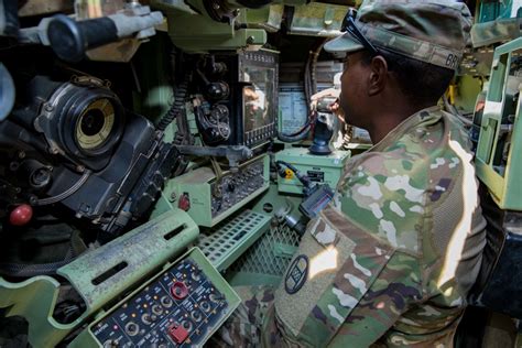 What Does M2A2 Bradley Look Like From Inside: Analyzing Ukraine's New ...