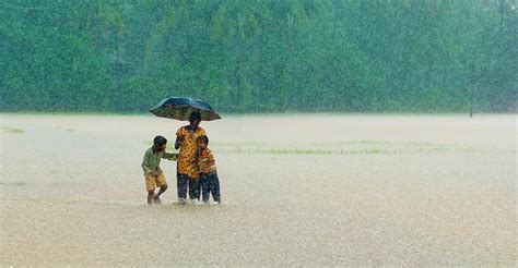 Dinesh Maneer on Photographing the monsoons... on failings ...