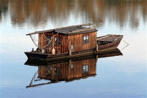 Phillipe's boat | House boat, Floating house, Shanty boat