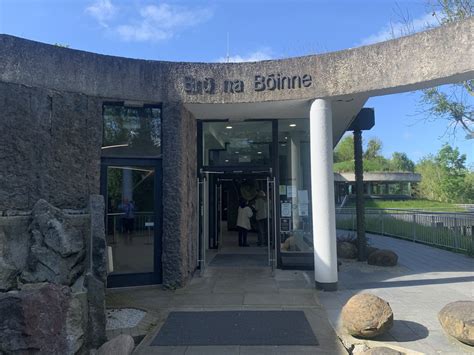 Brú na Bóinne Visitors Centre - Boyne Valley Tours