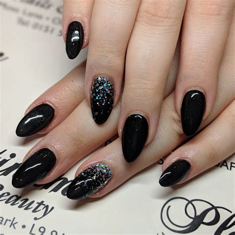 Black acrylic nails with gel polish and glitter blend | Black gel nails ...