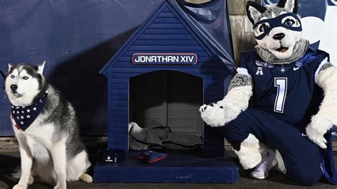 UConn's Husky Mascot Jonathan Receives A Hero's Welcome