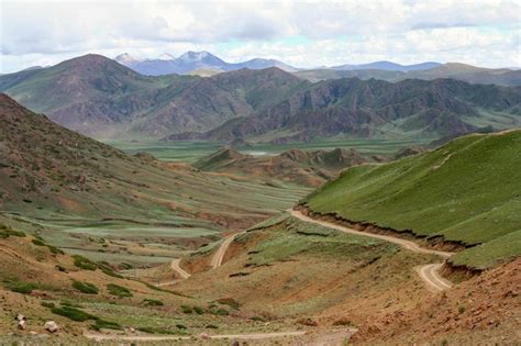 Premium Photo | Landscape of tibetan plateau