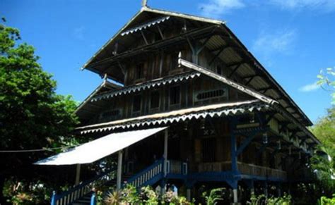 Rumah Adat Provinsi Sulawesi Tenggara (Banua Tada)