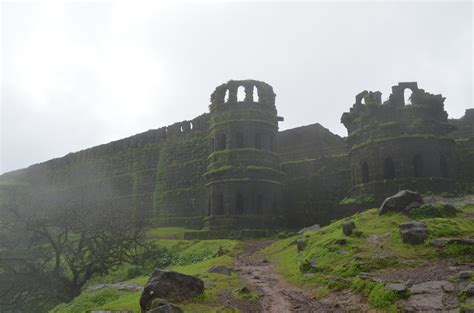 Monsoon Trek to Raigad Fort, visit raigad fort in rainy season ...