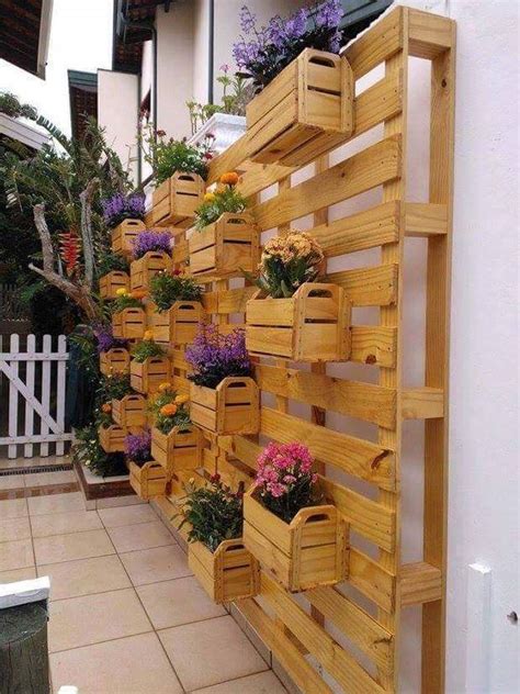 12+ DIY Wooden Crates For Your Garden