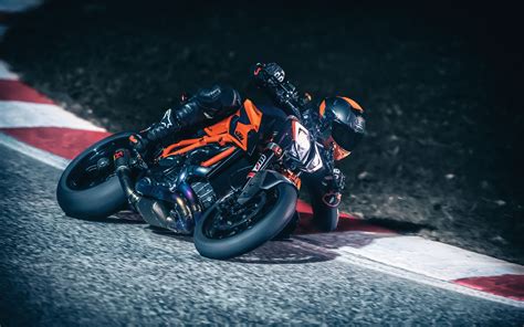 2021 KTM 1290 Super Duke R [Specs, Features, Photos] | wBW