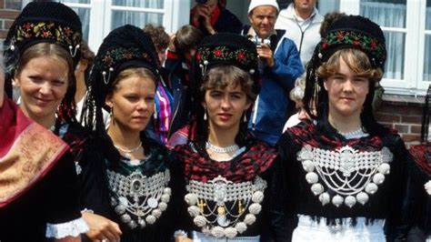 FolkCostume&Embroidery: Costume of the North Frisian Islands ...