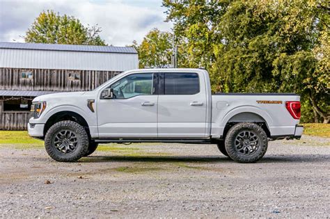 Rough Country 2.5" Suspension Lifts for 21-23 Ford F-150 | 51028-RC ...