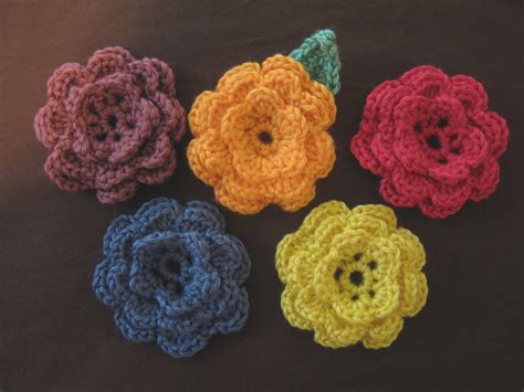 5 daughters: How to Crochet a Flower!