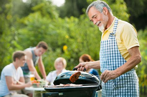 College students post Craigslist ad for a generic ‘BBQ Dad’